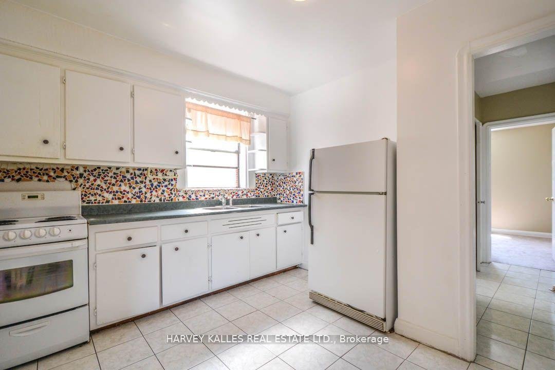 House in Toronto, Ontario, Canada 5 - 18276176