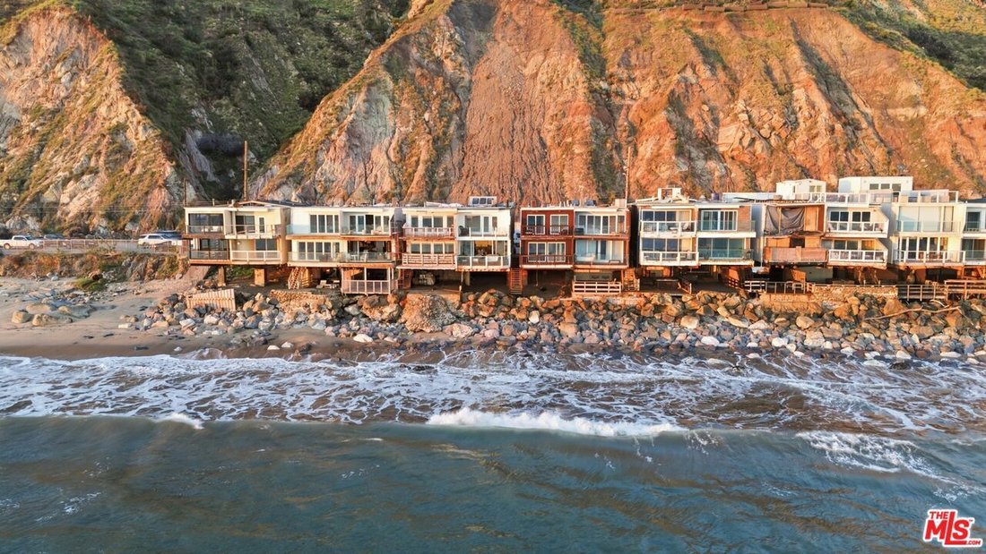 Malibu, California, United States 5 - 18271771