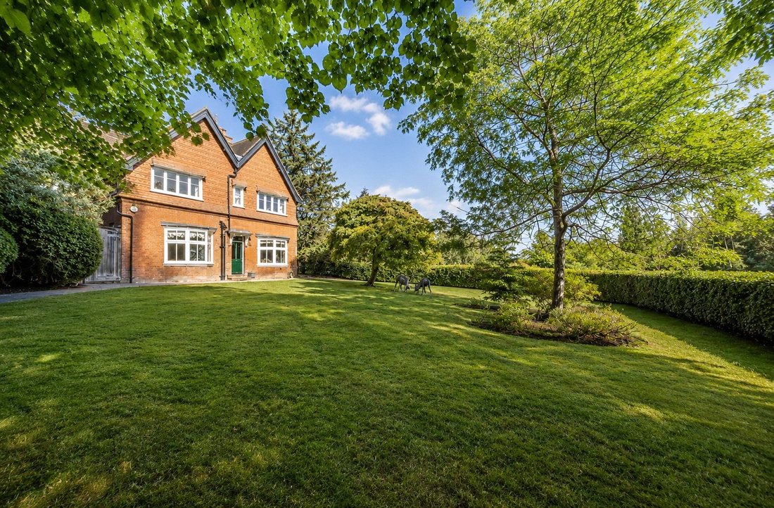 House in Ockham, England 1 - 17485901