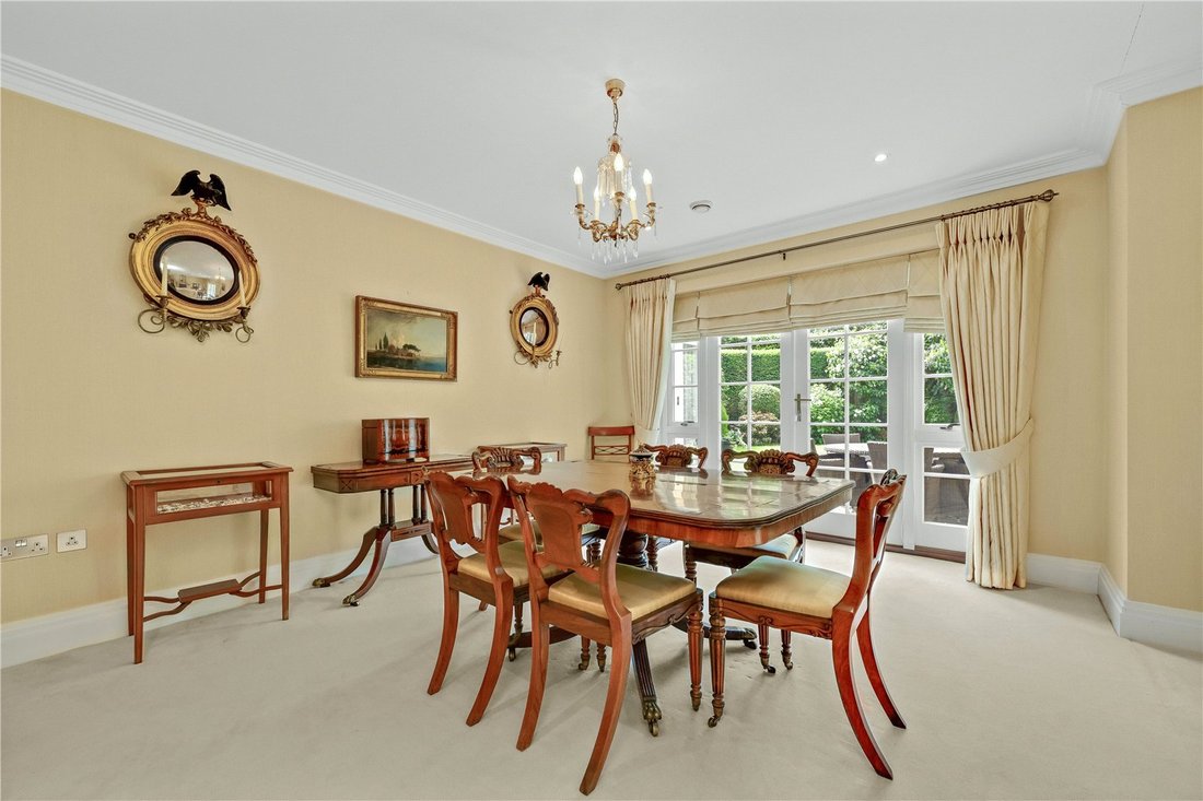 House in Elmbridge, England 5 - 18270250