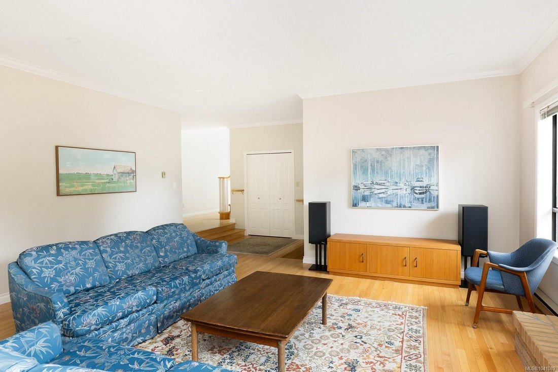 House in Saanich, British Columbia, Canada 5 - 18276572