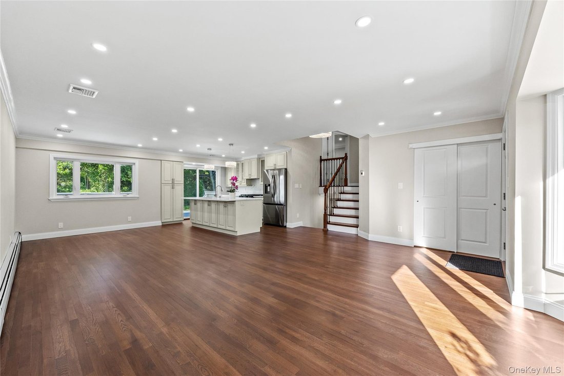 House in Woodbury, New York, United States 2 - 18273280