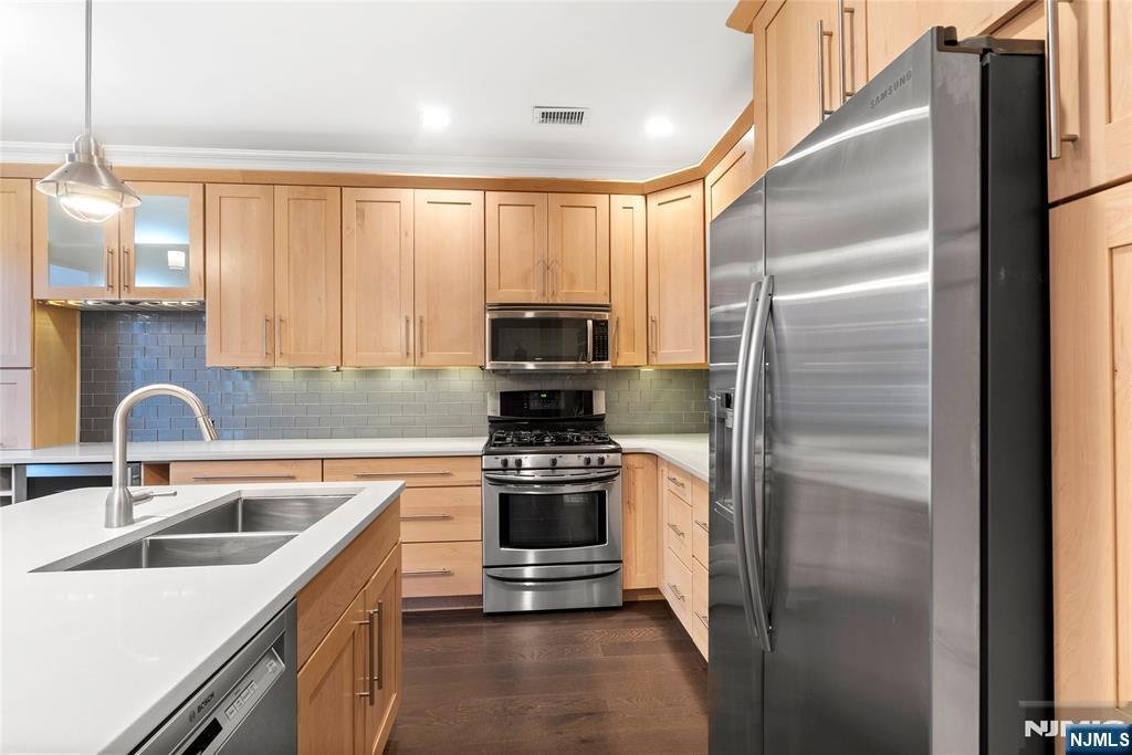 Townhouse in Guttenberg, New Jersey, United States 4 - 18274695