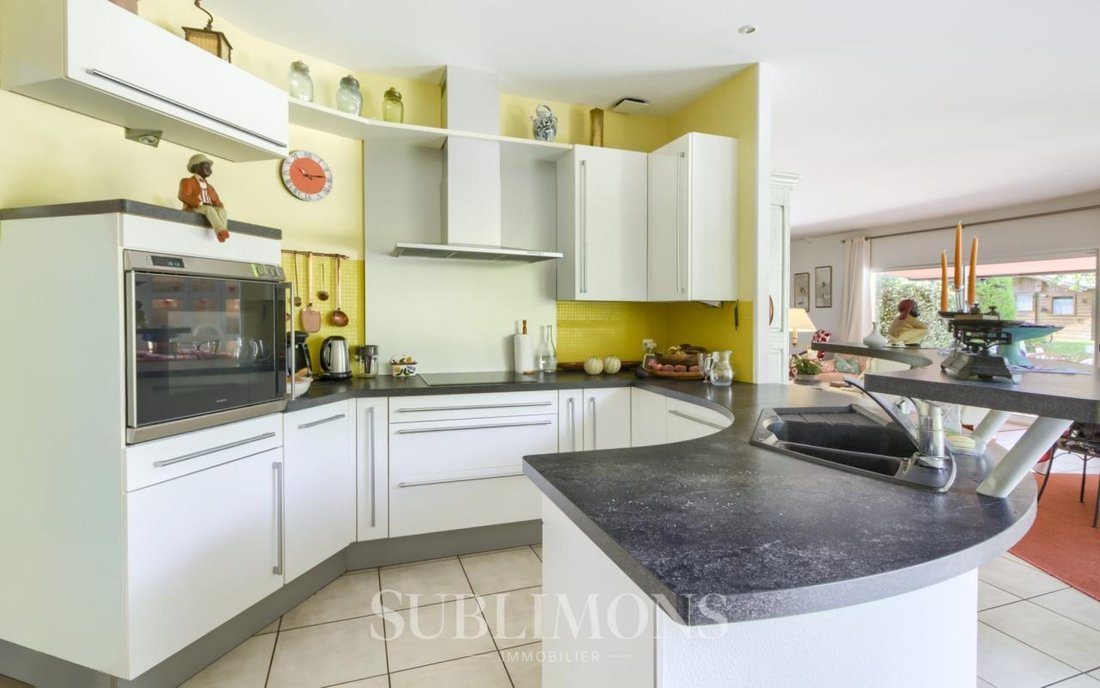 House in Centre Peri, Saint-Ave, France 5 - 18275550