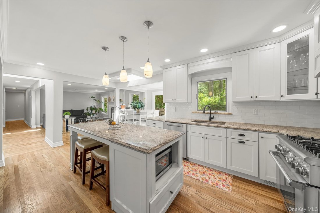 House in Melville, New York, United States 5 - 18273312