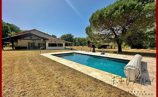 House in Saint-Michel-de-Castelnau, Nouvelle-Aquitaine, France 1