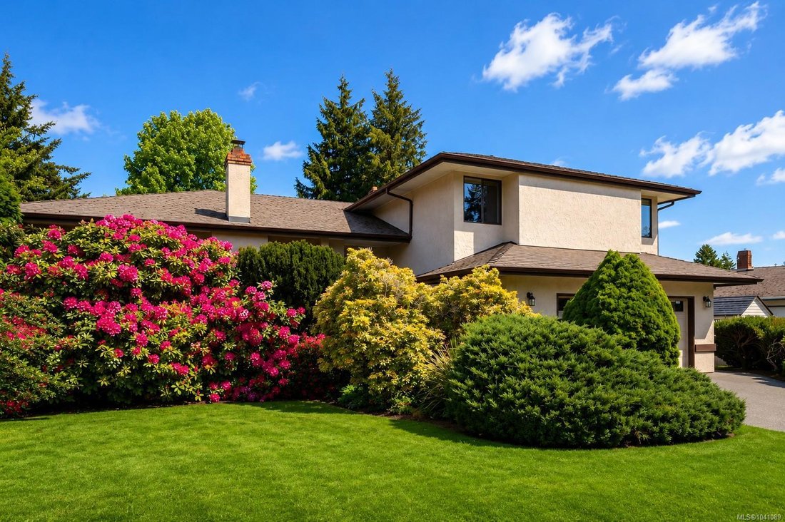 House in Saanich, British Columbia, Canada 3 - 18276572