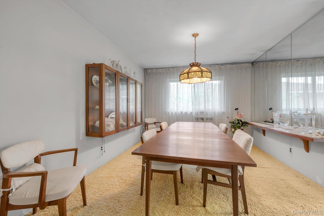 House in Merrick, New York, United States 3 - 18271682