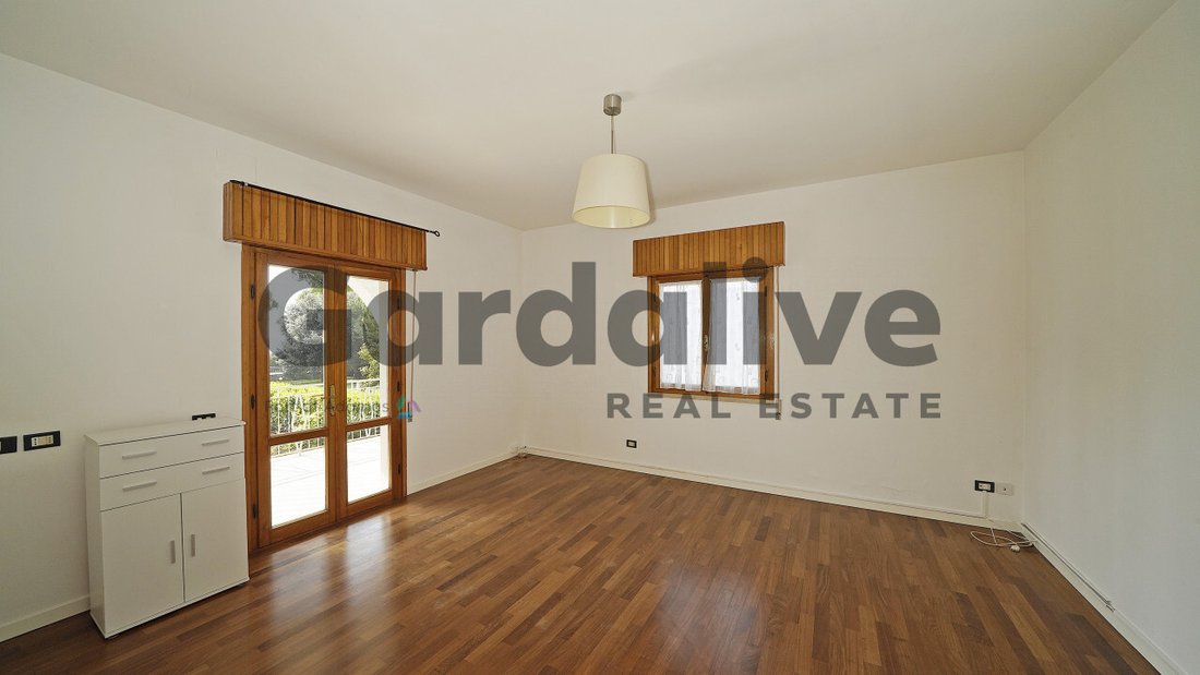 Villa in Hill Zone, Padenghe sul Garda, Lombardy 1 - 18275746
