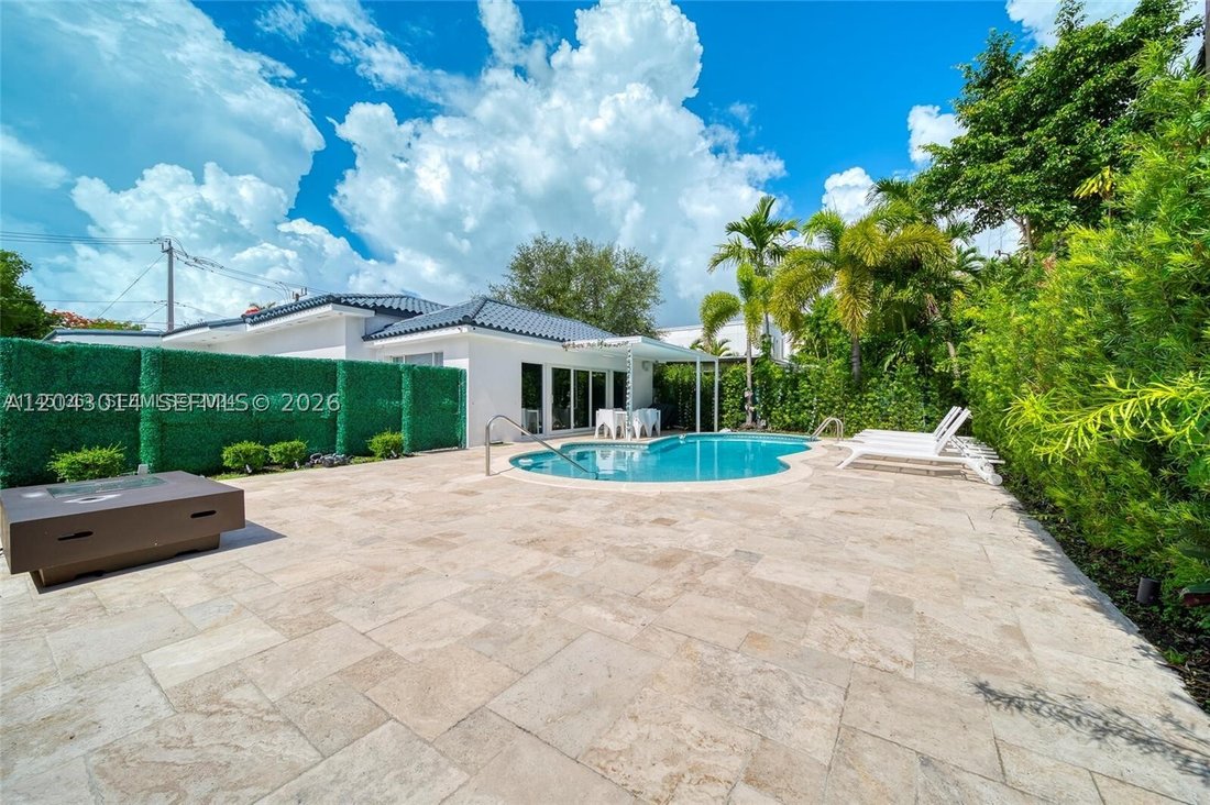 House in Miami, Florida, United States 3 - 18270371
