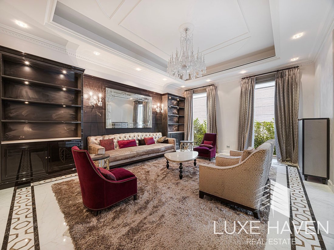 Villa in Emirates Hills, Dubai, United Arab Emirates 5 - 18276092