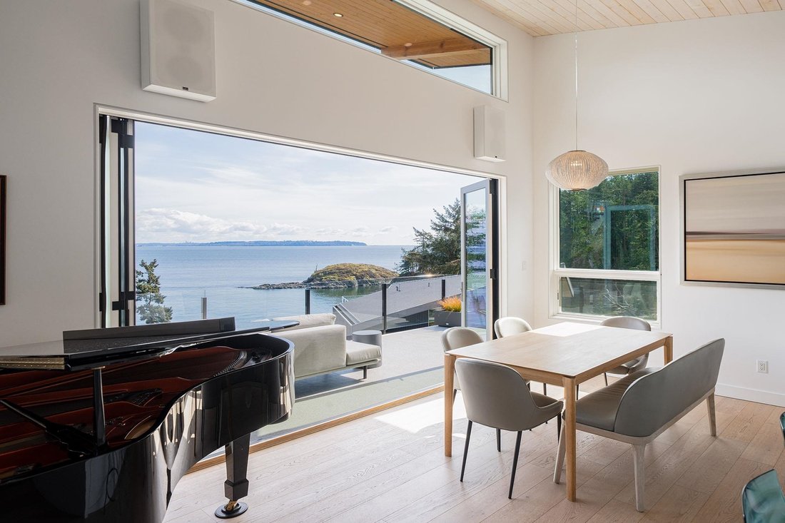 House in Bowen Island, British Columbia, Canada 1 - 18276592