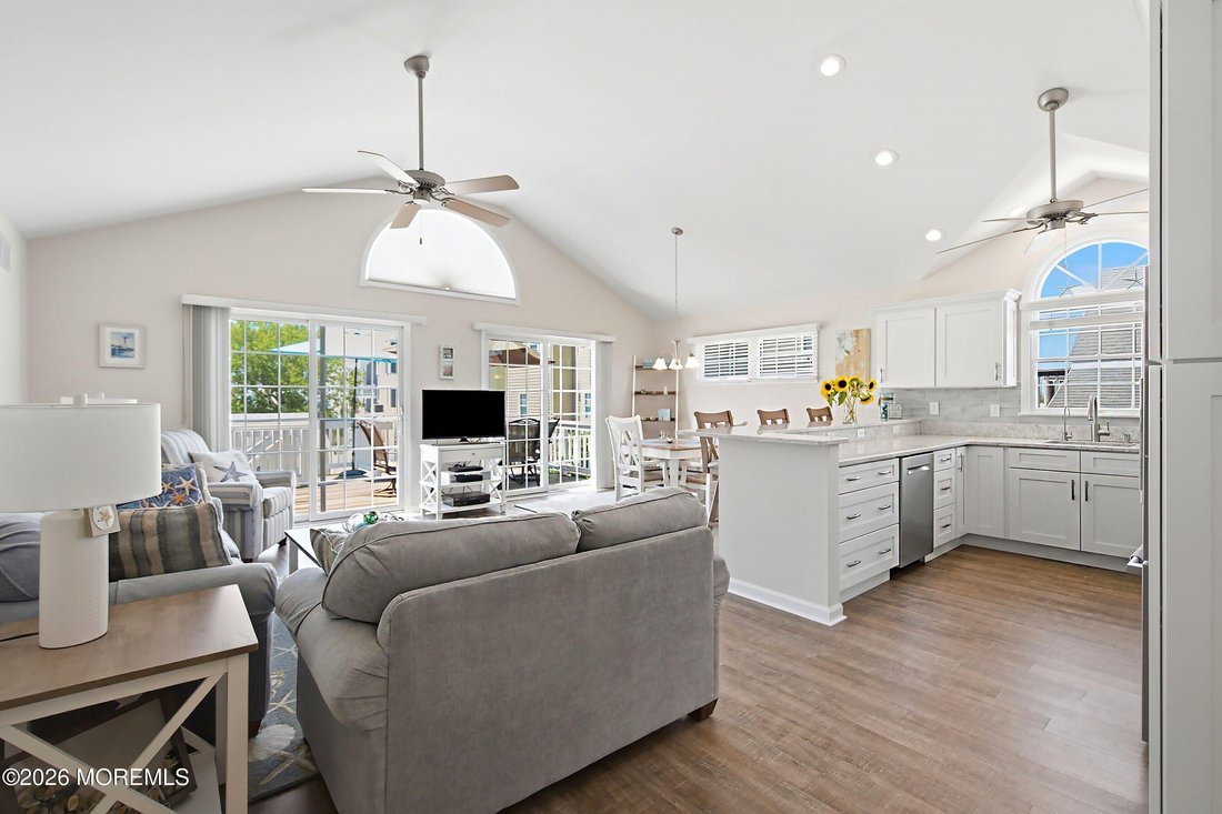 House in Ship Bottom, New Jersey, United States 5 - 18273113
