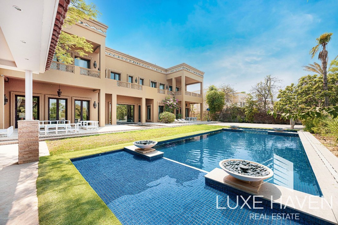 Villa in Emirates Hills, Dubai, United Arab Emirates 1 - 18276360