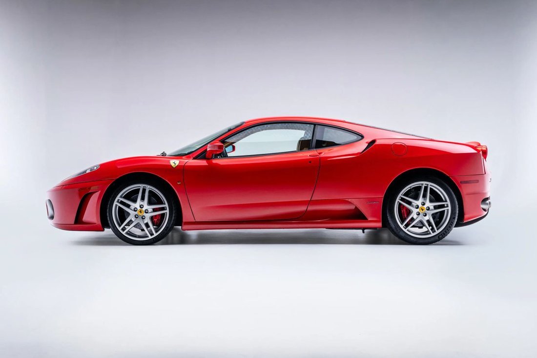 Coupe in Los Angeles, CA, United States 2 - 18272274