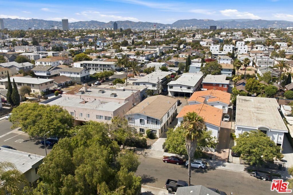 Los Angeles, California, United States 3 - 18273844