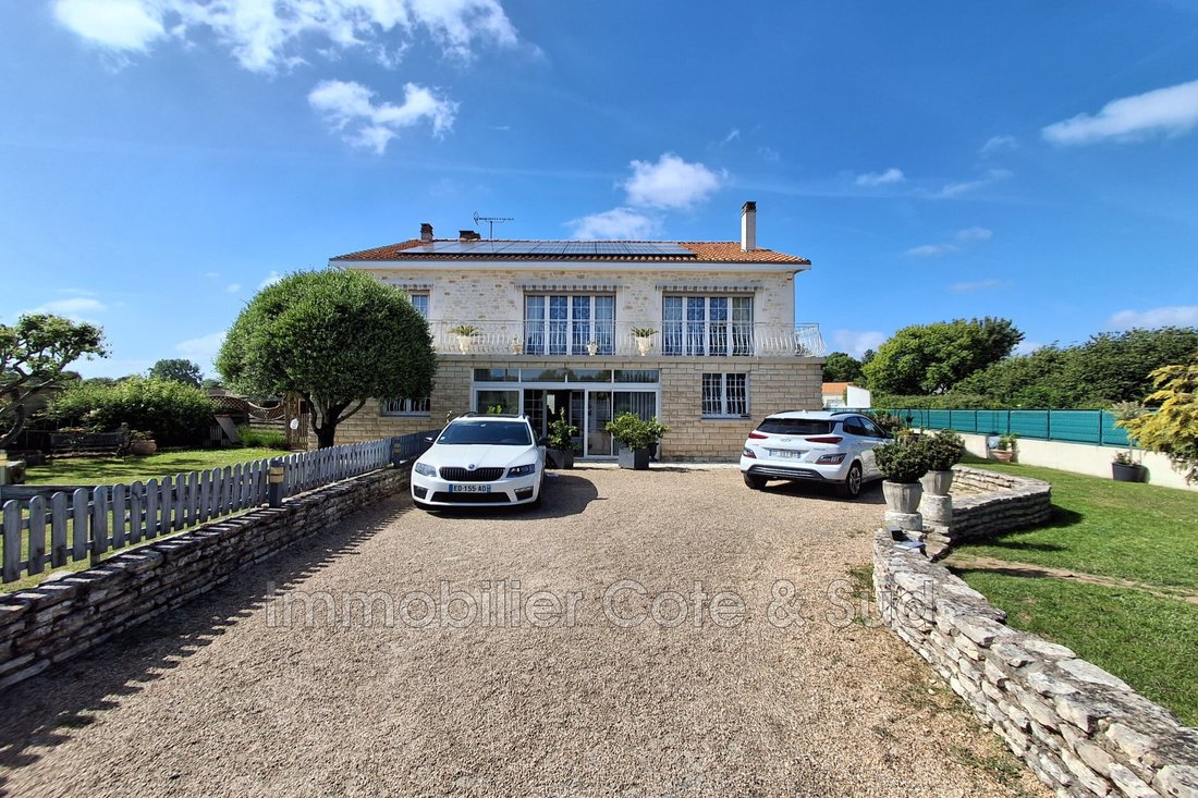 Villa in Echillais, Nouvelle-Aquitaine, France 1 - 18271377