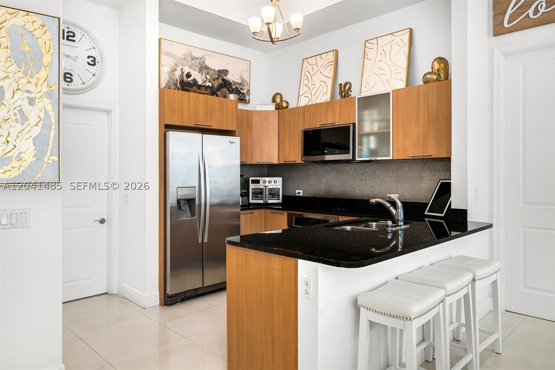 Condo in Miami, Florida, United States 5 - 18270360