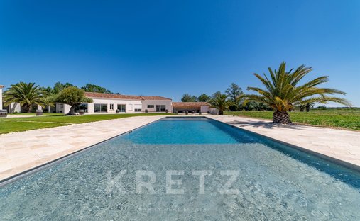 Country House in Peripherie, Aigues-Mortes, France 1
