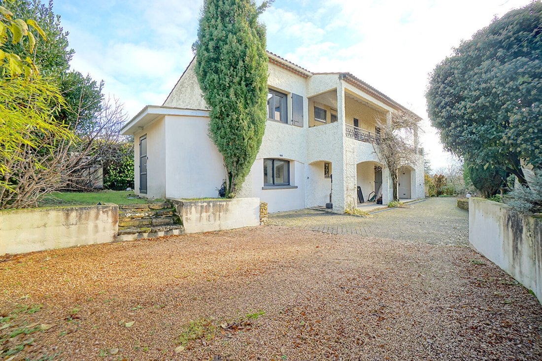 Villa in La Tour-de-Salvagny, Auvergne-Rhône-Alpes, France 1 - 18275618