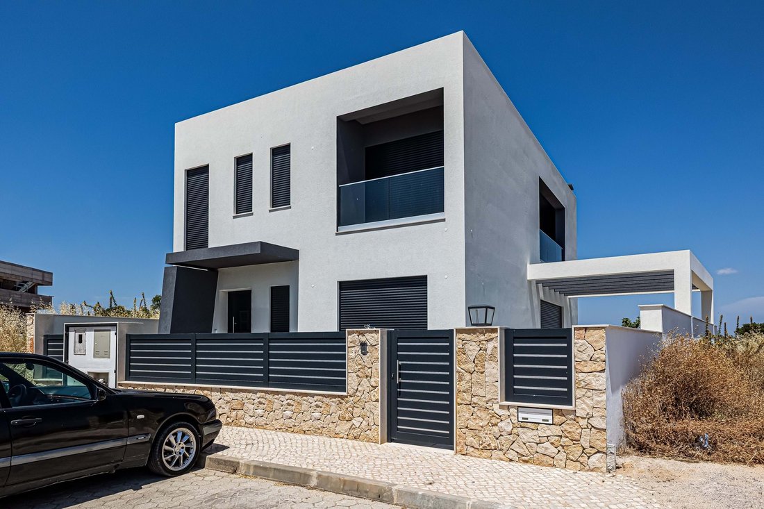 Villa in Mexilhoeira Grande, Algarve, Portugal 1 - 18094273