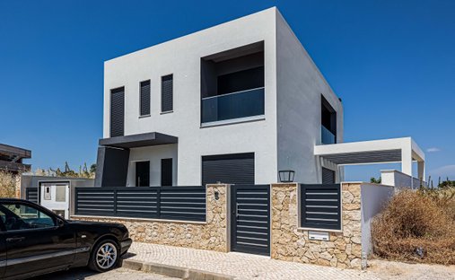 Villa in Mexilhoeira Grande, Algarve, Portugal 1