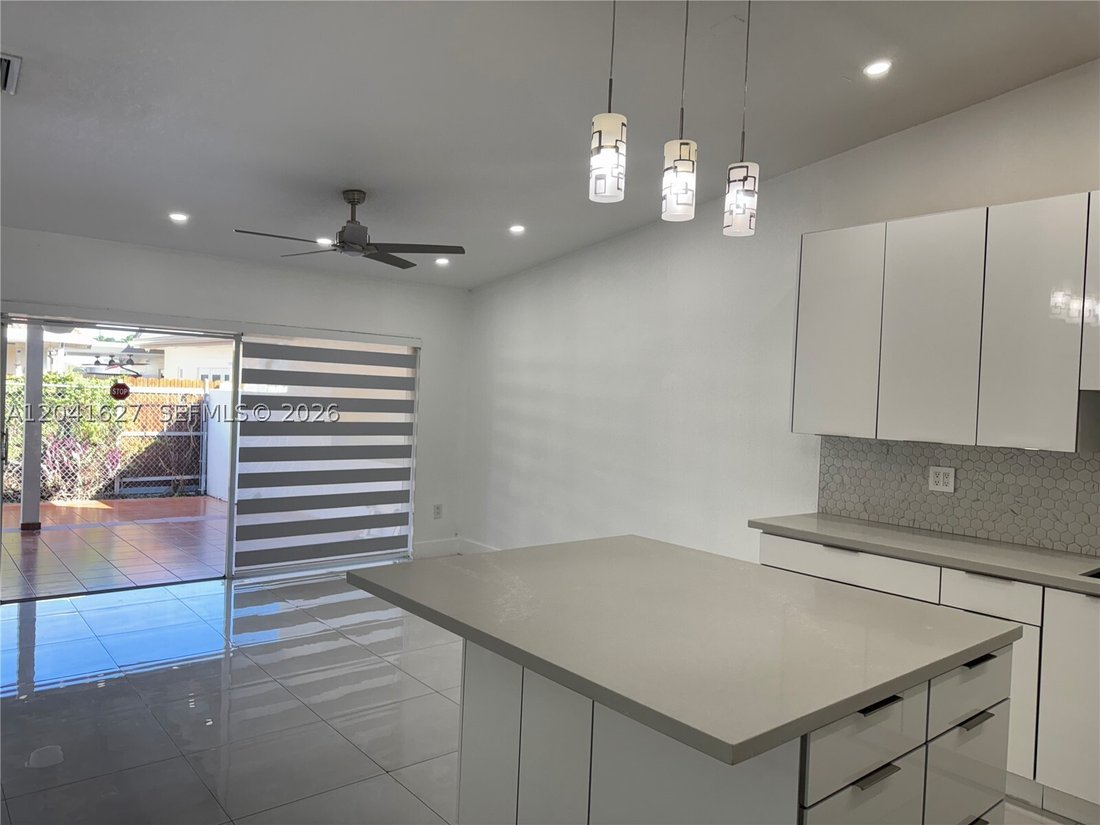 House in Miami, Florida, United States 3 - 18270352