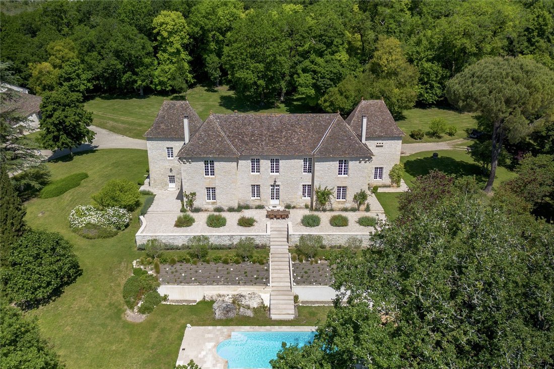 Chateau in Montcuq, Montcuq-en-Quercy-Blanc, France 1 - 18270268