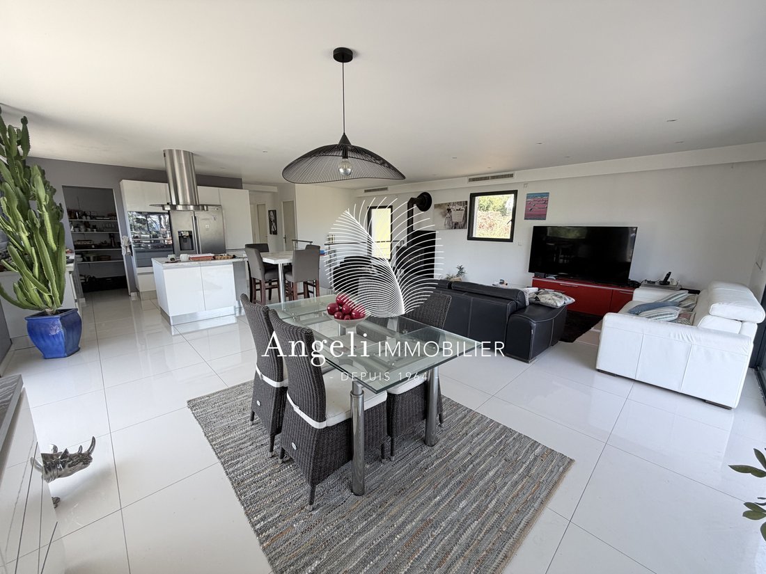 Villa in Frejus, Provence-Alpes-Côte d'Azur, France 4 - 18274772