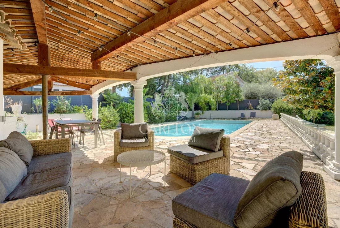 Villa in Mougins, Provence-Alpes-Côte d'Azur, France 1 - 15295707