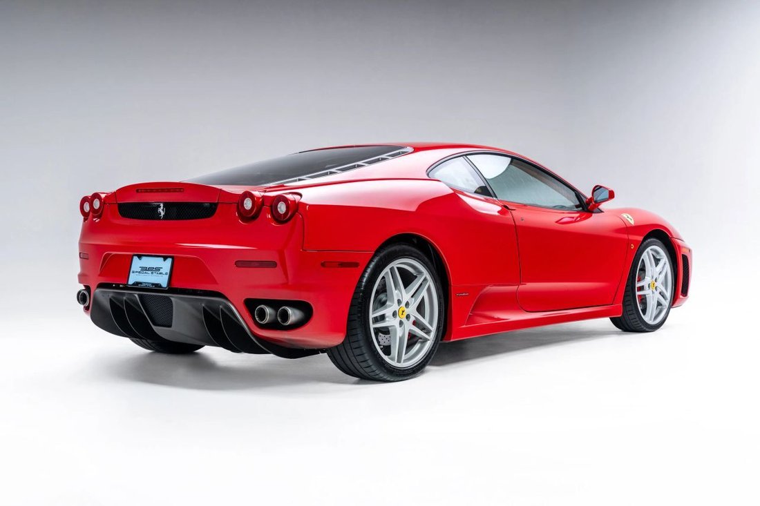 Coupe in Los Angeles, CA, United States 5 - 18272274