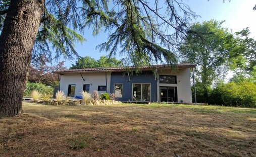 Villa in Aubigny, Aubigny-Les Clouzeaux, France 1