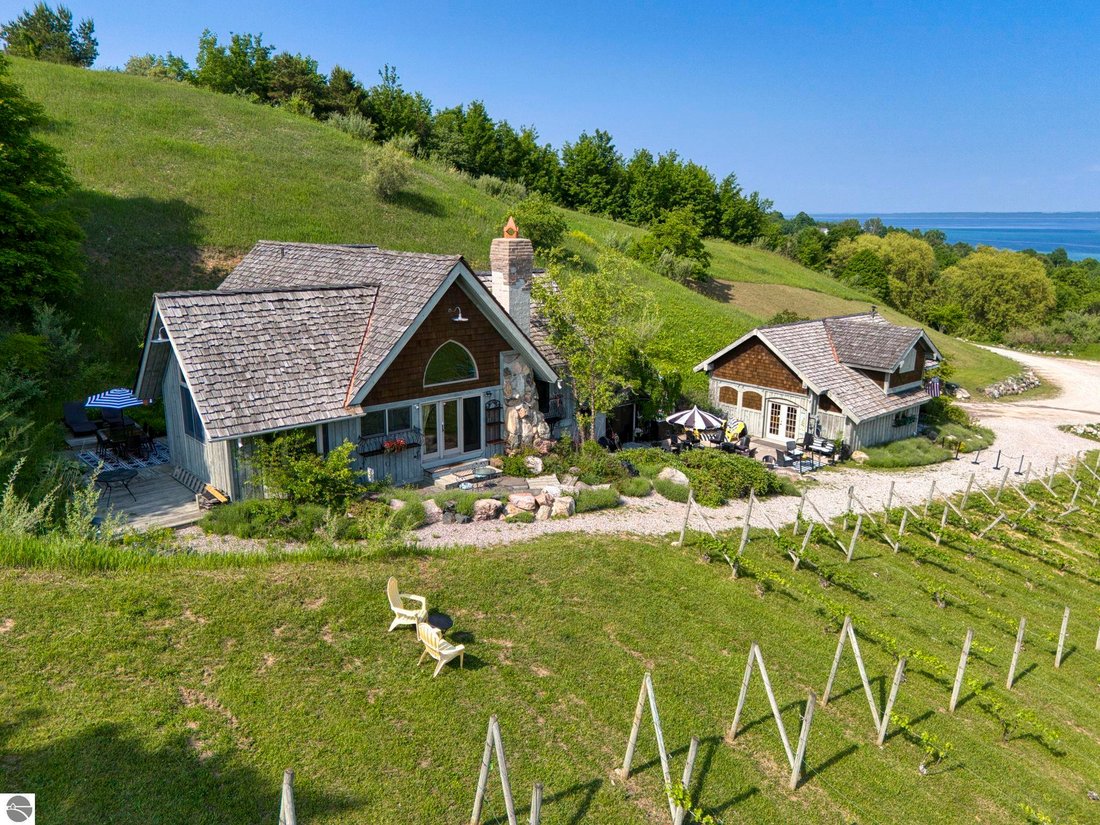 House in Suttons Bay, Michigan, United States 1 - 18276188