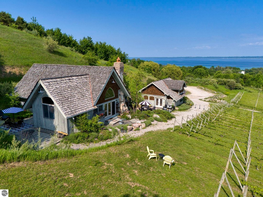 House in Suttons Bay, Michigan, United States 2 - 18276188