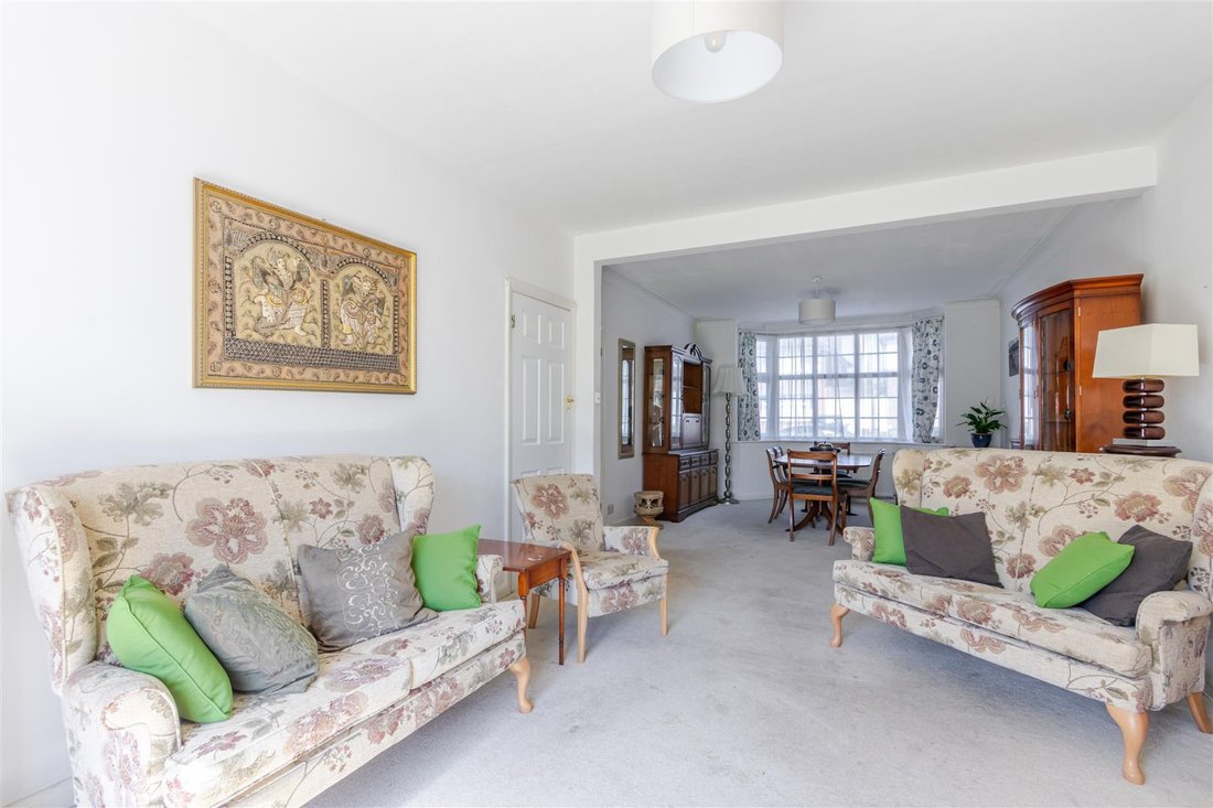 Haus in Eastcote Village, Hillingdon, England 3 - 18270317