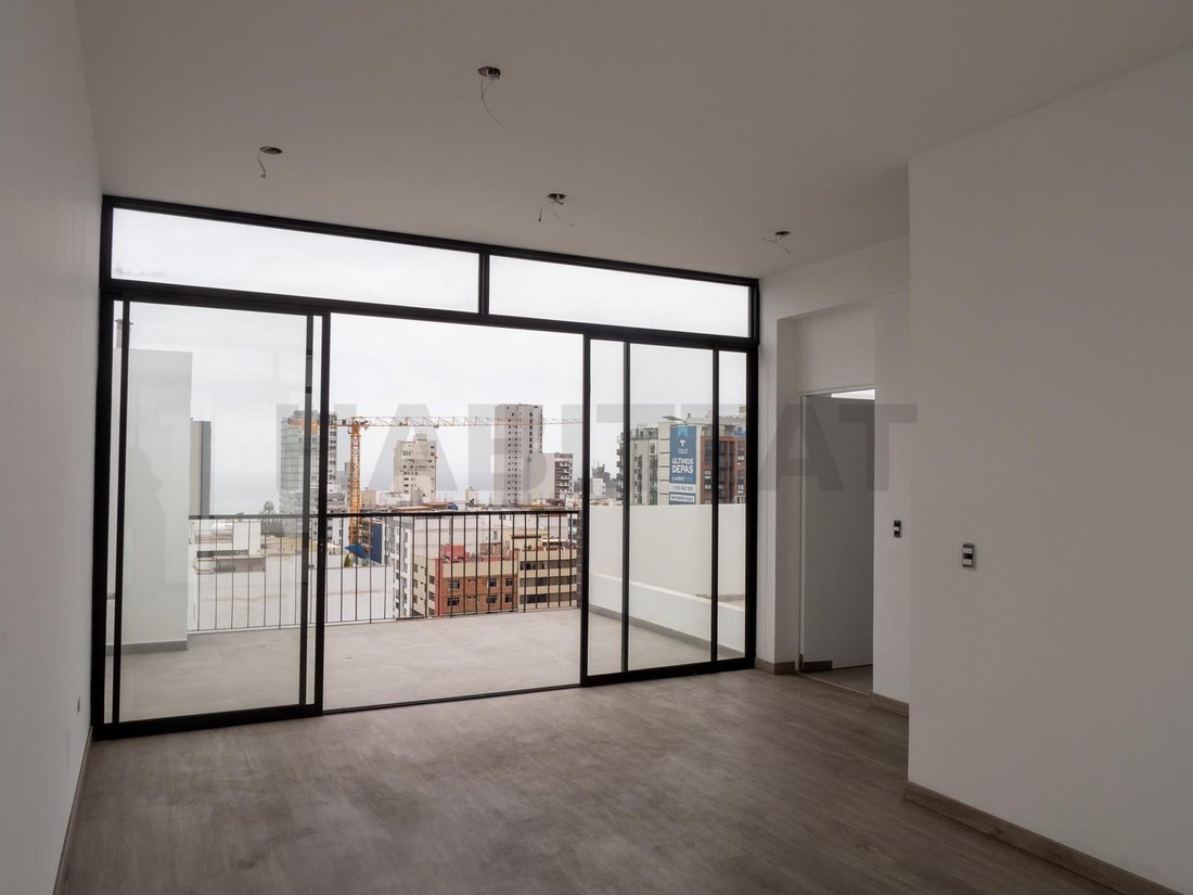 Apartment in Lima, Belarus 1 - 18272717
