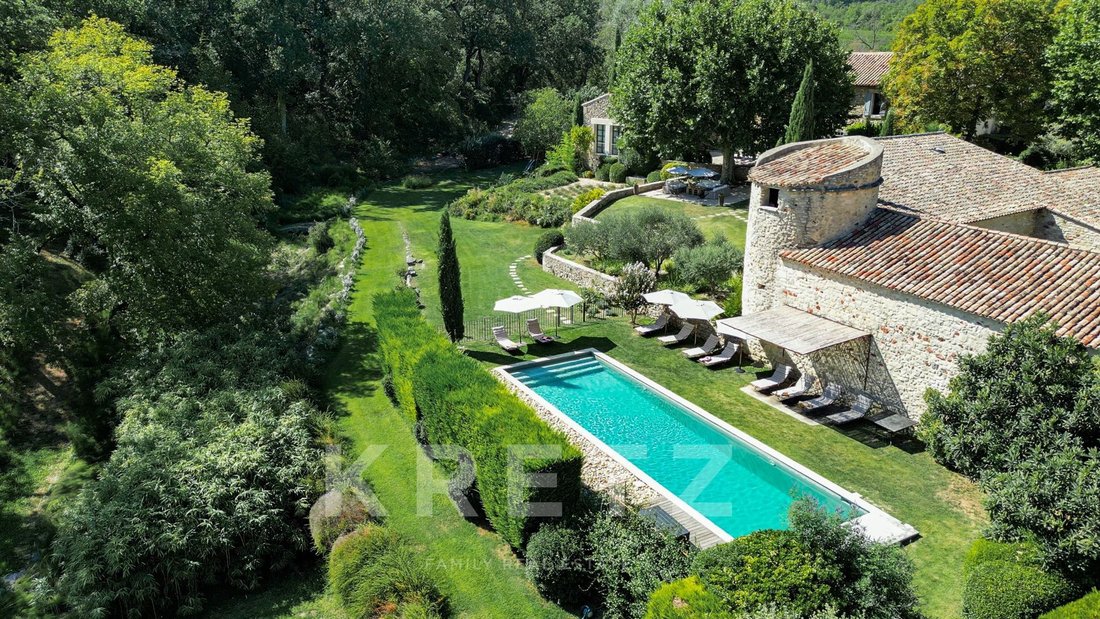 Country House in Goult, Provence-Alpes-Côte d'Azur, France 1 - 18275394