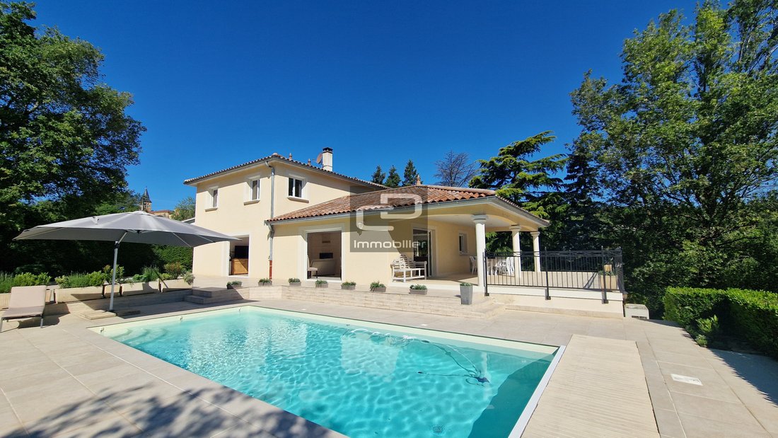 Estate in Poleymieux-au-Mont-d'Or, Auvergne-Rhône-Alpes, France 1 - 18274011