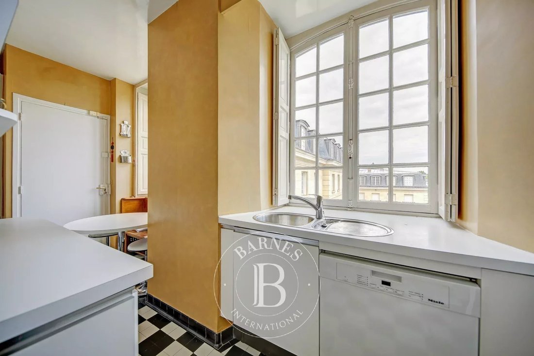 Apartment in Notre Dame, Versailles, France 5 - 18271829