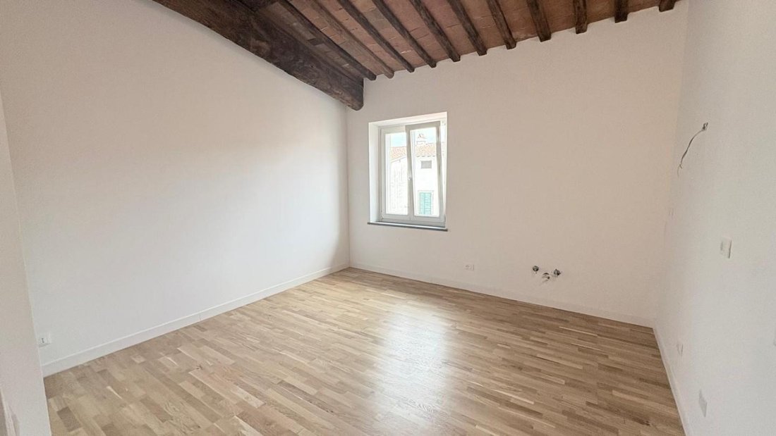 Apartment in Historic Center, Lucca, Tuscany 4 - 18270328