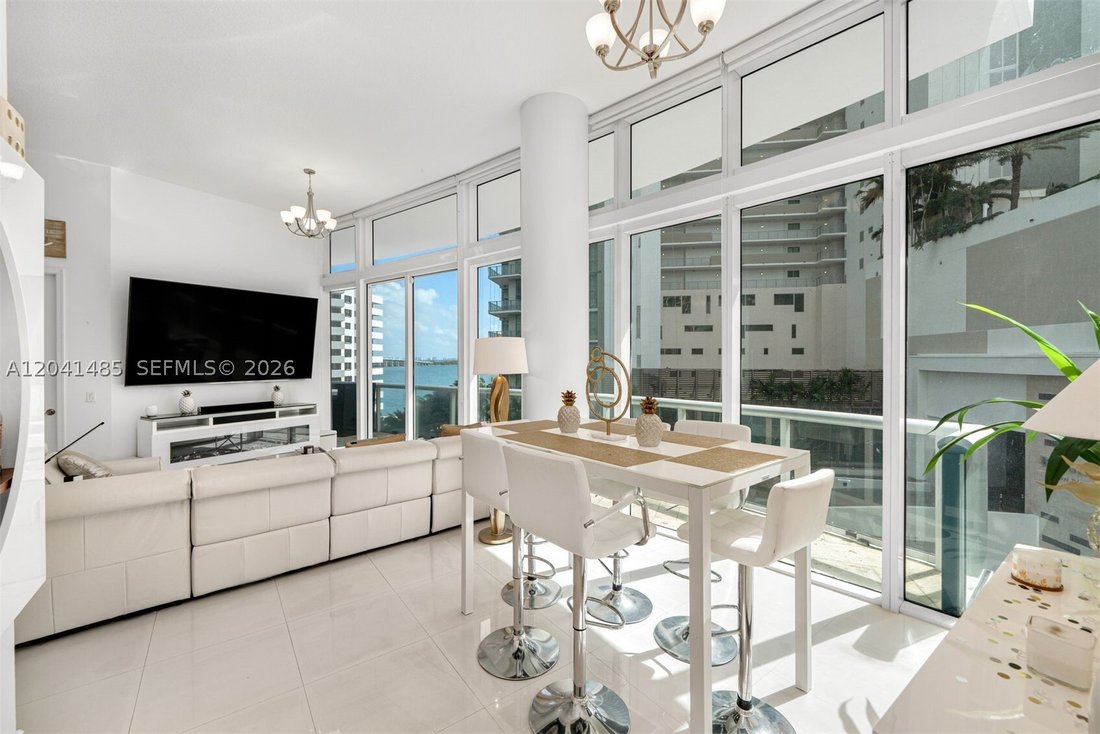 Condo in Miami, Florida, United States 1 - 18270360