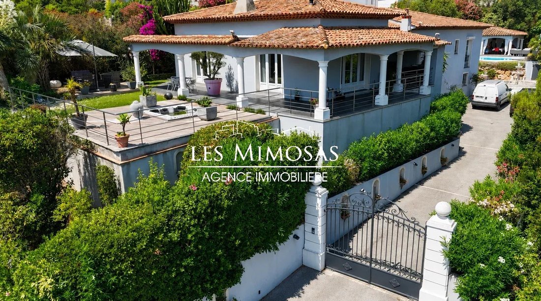 Villa in Frejus, Provence-Alpes-Côte d'Azur, France 1 - 18272075