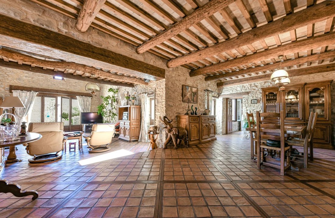 Estate in Uzès, Occitania, France 3 - 18270913