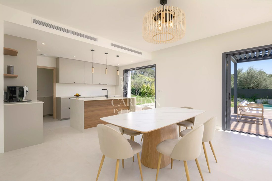 Villa in Nord, Roquefort-les-Pins, France 5 - 17660468