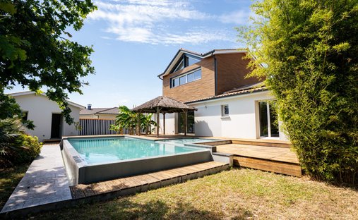 Villa in La Terrasse, Saint-Loubes, France 1