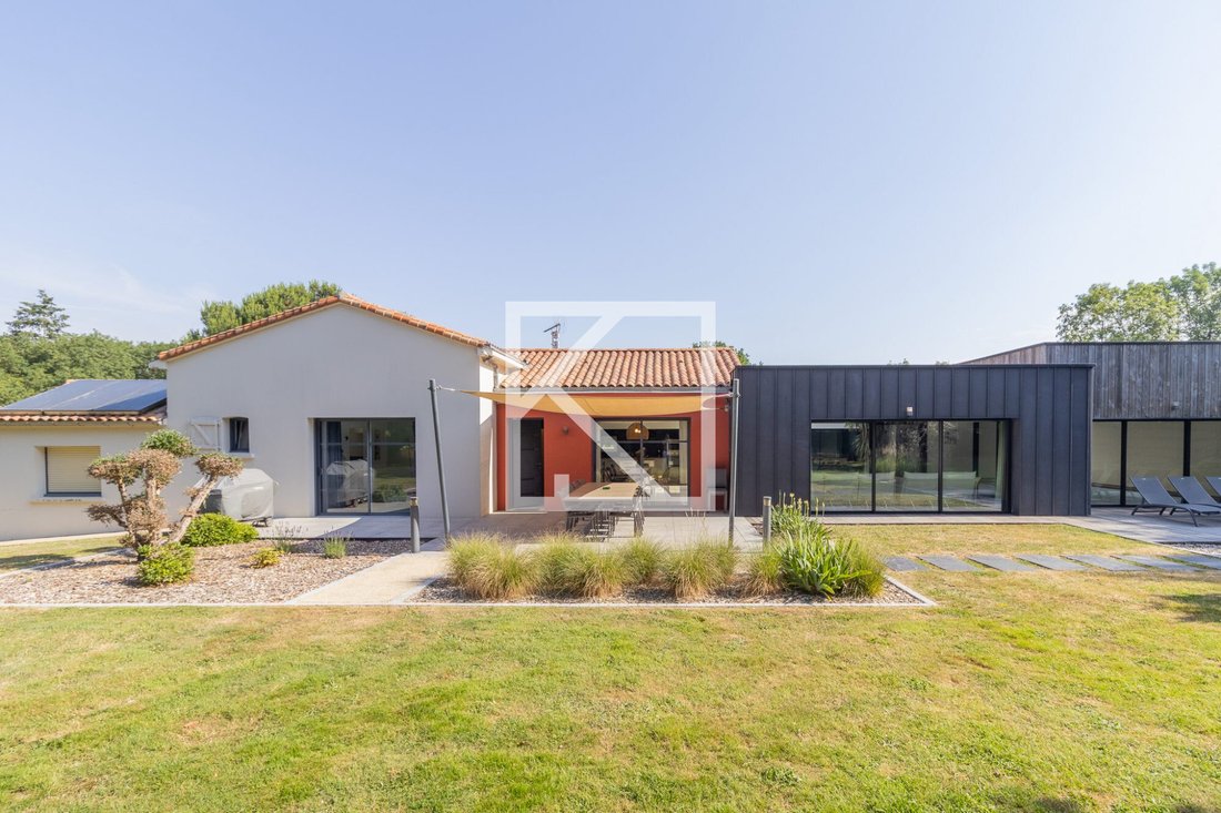 Villa in Arrondissement of La Roche-sur-Yon, Pays de la Loire, France 2 - 18276453