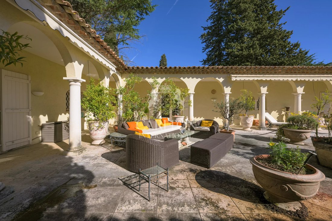 Villa in Grasse, Provence-Alpes-Côte d'Azur, France 2 - 17558433