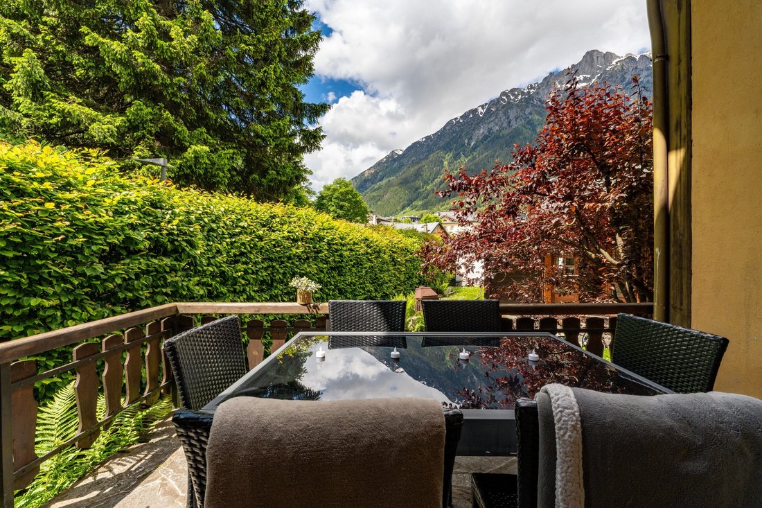 House in Chamonix-Mont-Blanc, Auvergne-Rhône-Alpes, France 2 - 14377096