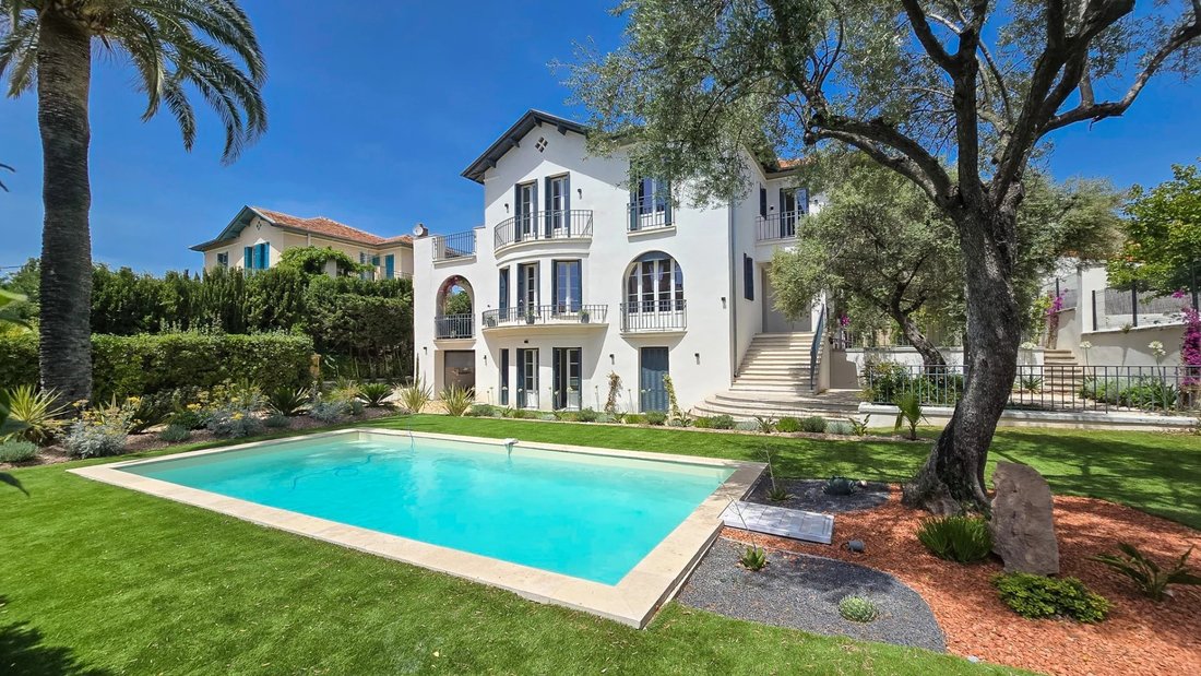 Villa in Saint-Raphaël, Provence-Alpes-Côte d'Azur, France 1 - 18273790