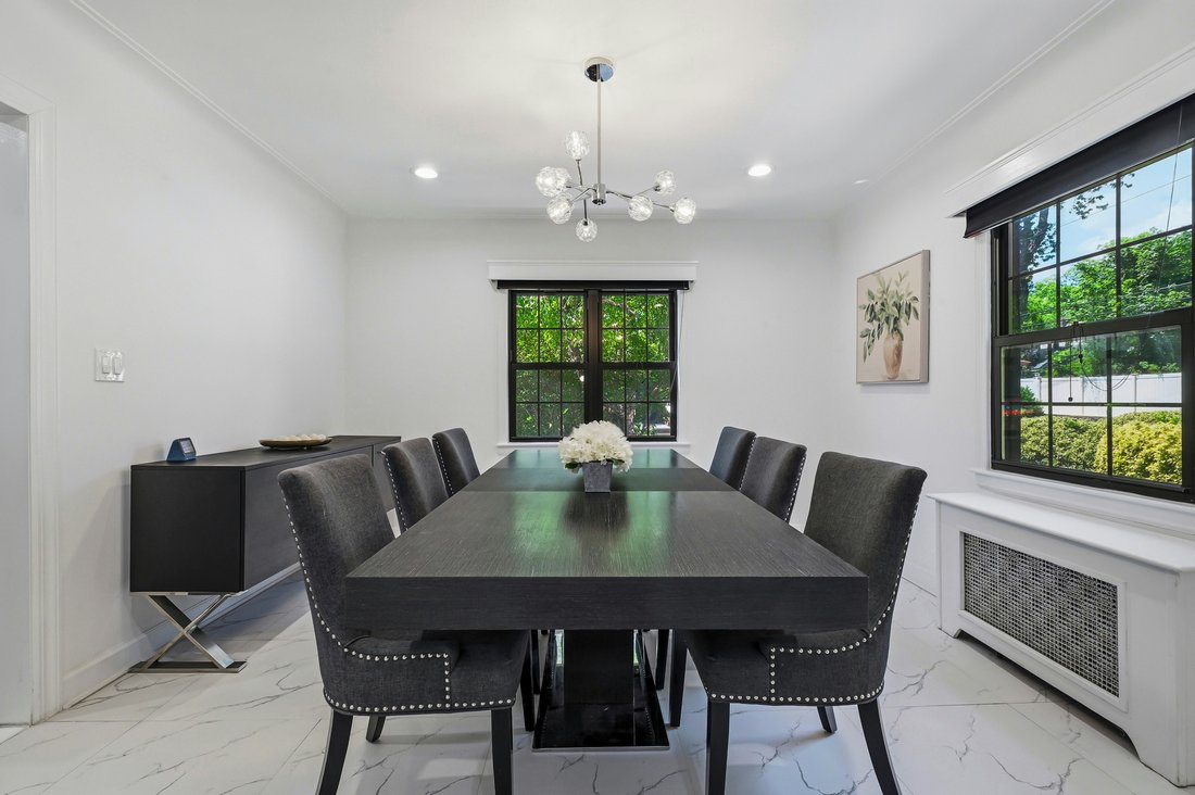 House in Manhasset, New York, United States 4 - 18271998